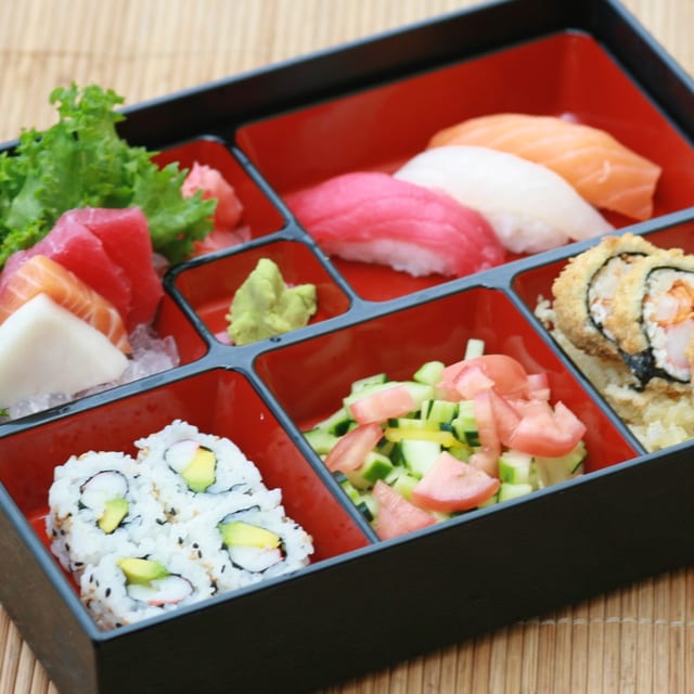 Sushi Sashimi Special.